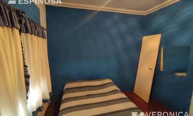 Casa de cuatro ambientes en venta, Villa Luzuriaga.