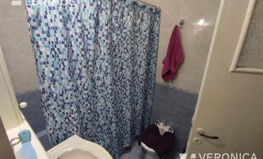 Casa de cuatro ambientes en venta, Villa Luzuriaga.