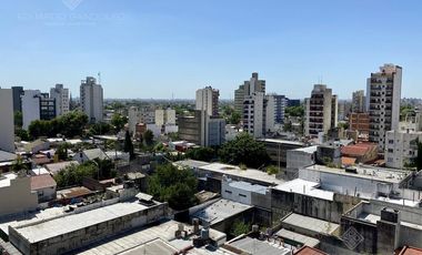 4 ambientes con cochera a metros de la Avda y del FCGR - Actualmente Alquilado.