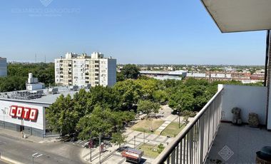 4 ambientes con cochera a metros de la Avda y del FCGR - Actualmente Alquilado.