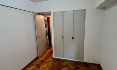 4 ambientes con cochera a metros de la Avda y del FCGR - Actualmente Alquilado.