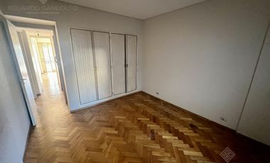 4 ambientes con cochera a metros de la Avda y del FCGR - Actualmente Alquilado.