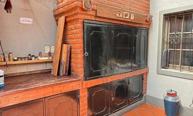 Importante casa de 4 dormitorios en Av. Belgrano al 4100, Parque V. Centenario, SMT