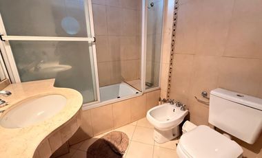 Importante casa de 4 dormitorios en Av. Belgrano al 4100, Parque V. Centenario, SMT