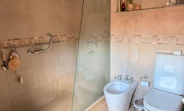 Importante casa de 4 dormitorios en Av. Belgrano al 4100, Parque V. Centenario, SMT
