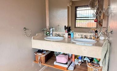 Importante casa de 4 dormitorios en Av. Belgrano al 4100, Parque V. Centenario, SMT