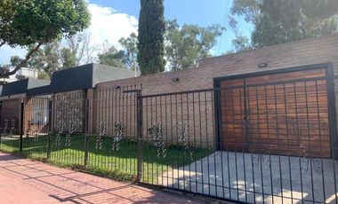 Casa en venta - 4 Dormitorios 3 Baños - Cochera - 500Mts2 - Córdoba