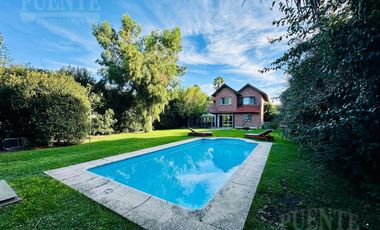 Campos De Echeverría con Lote de 830,00 m2
