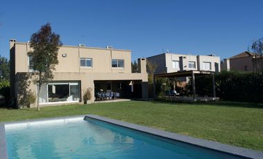 Casa en barrio cerrado