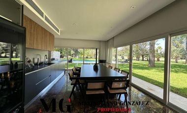 Casa en venta y alquiler, 8 ambientes - Saint Thomas Este, Esteban Echeverría