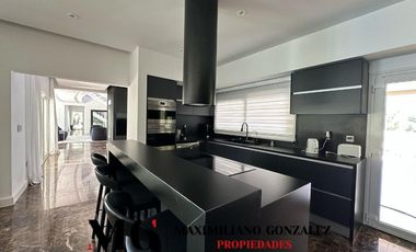 Casa en venta y alquiler, 8 ambientes - Saint Thomas Este, Esteban Echeverría