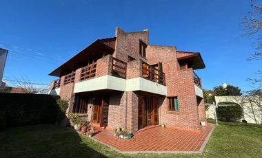 Chalet 7 amb sobre 2 lotes. Parque Luro