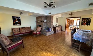Chalet 7 amb sobre 2 lotes. Parque Luro