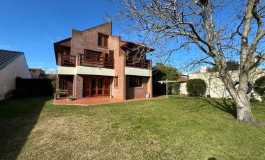 Chalet 7 amb sobre 2 lotes. Parque Luro