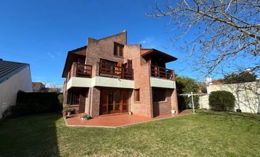 Chalet 7 amb sobre 2 lotes. Parque Luro