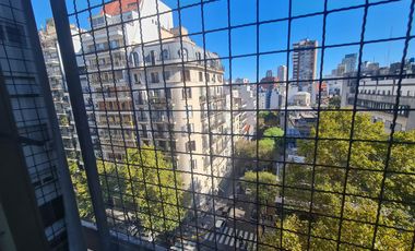 VENTA - 5 AMBIENTE AL FRENTE C/BALCÓN - COCHERA - SEGURIDAD - RECOLETA