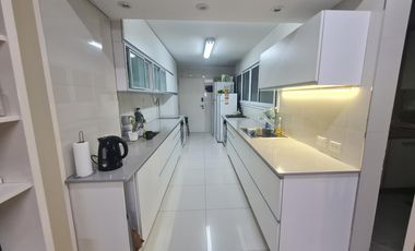 VENTA - 5 AMBIENTE AL FRENTE C/BALCÓN - COCHERA - SEGURIDAD - RECOLETA
