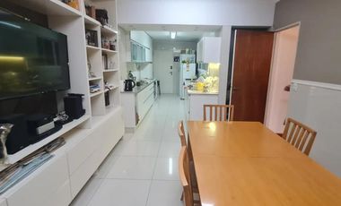 VENTA - 5 AMBIENTE AL FRENTE C/BALCÓN - COCHERA - SEGURIDAD - RECOLETA