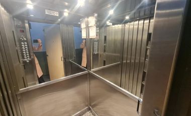 VENTA - 5 AMBIENTE AL FRENTE C/BALCÓN - COCHERA - SEGURIDAD - RECOLETA