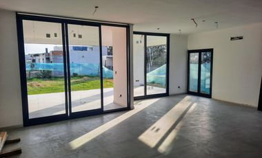 VENTA - Casa - 3 dormitorios - Puerto Roldán