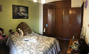 CASA 4 AMB CON GARAJE, PARQUE Y QUINCHO EN Zona Caisamar
