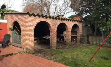 CASA 4 AMB CON GARAJE, PARQUE Y QUINCHO EN Zona Caisamar