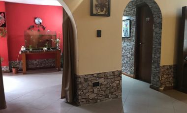CASA 4 AMB CON GARAJE, PARQUE Y QUINCHO EN Zona Caisamar
