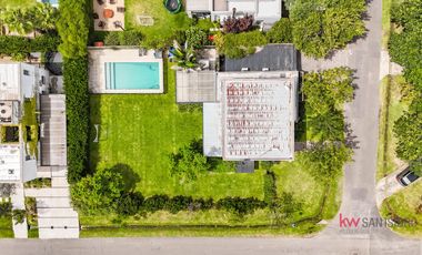 Casa en  venta en el Barrio Cerrado Laguna del Sol-.