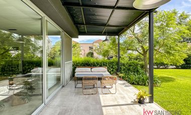 Casa en  venta en el Barrio Cerrado Laguna del Sol-.