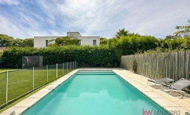 Casa en  venta en el Barrio Cerrado Laguna del Sol-.