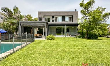 Casa en  venta en el Barrio Cerrado Laguna del Sol-.