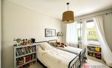 Casa en  venta en el Barrio Cerrado Laguna del Sol-.