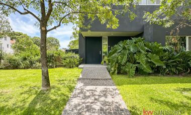 Casa en  venta en el Barrio Cerrado Laguna del Sol-.