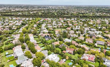 Casa en  venta en el Barrio Cerrado Laguna del Sol-.