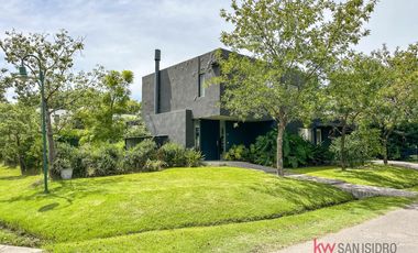 Casa en  venta en el Barrio Cerrado Laguna del Sol-.