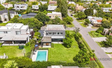 Casa en  venta en el Barrio Cerrado Laguna del Sol-.