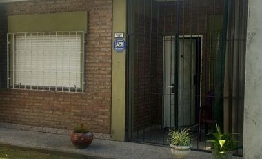Casa en venta - 2 Dormitorios 3 Baños - 300Mts2 - Ituzaingó