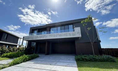 Casa en  Venta y Alquiler  en Marinas Puertos, Escobar