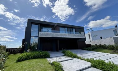 Casa en  Venta y Alquiler  en Marinas Puertos, Escobar