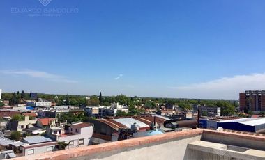 Cochera a mts de la Avda y de la UNLA