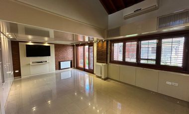 Excelente Casa chalet en Wilde centro - 277 m2 cubiertos.