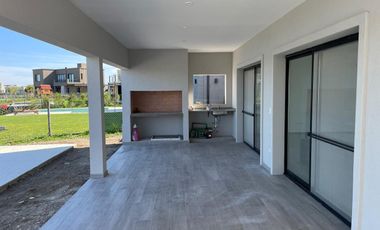 VENTA casa a la LAGUNA en San Sebastian AREA (8)