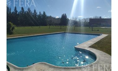 Alquiler casa 6 ambientes con cochera, quincho y piscina en Campos de Roca 1 - La Plata