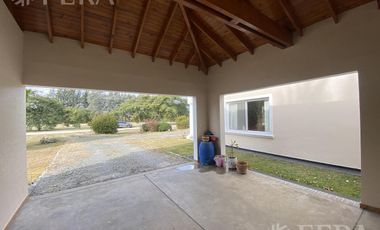 Alquiler casa 6 ambientes con cochera, quincho y piscina en Campos de Roca 1 - La Plata