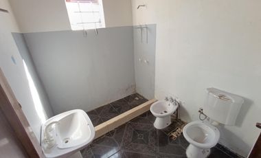 VENTA Casa APTO CREDITO Ideal 2 familias 6 Ambientes Cochera, Patio. Ezpeleta