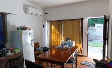 VENTA Casa APTO CREDITO Ideal 2 familias 6 Ambientes Cochera, Patio. Ezpeleta