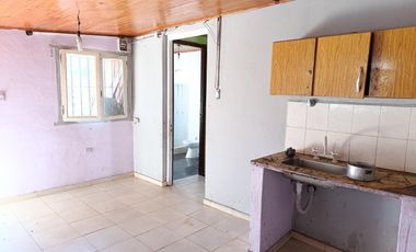 VENTA Casa APTO CREDITO Ideal 2 familias 6 Ambientes Cochera, Patio. Ezpeleta