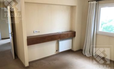 Departamento venta centro, 3 dormitorios (suite), 3 baños, cochera, baulera y SUM con parrilla