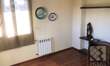 Departamento venta centro, 3 dormitorios (suite), 3 baños, cochera, baulera y SUM con parrilla