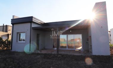 JMR Propiedades | Pilar del Este- San Ramiro | Casa a estrenar en venta
